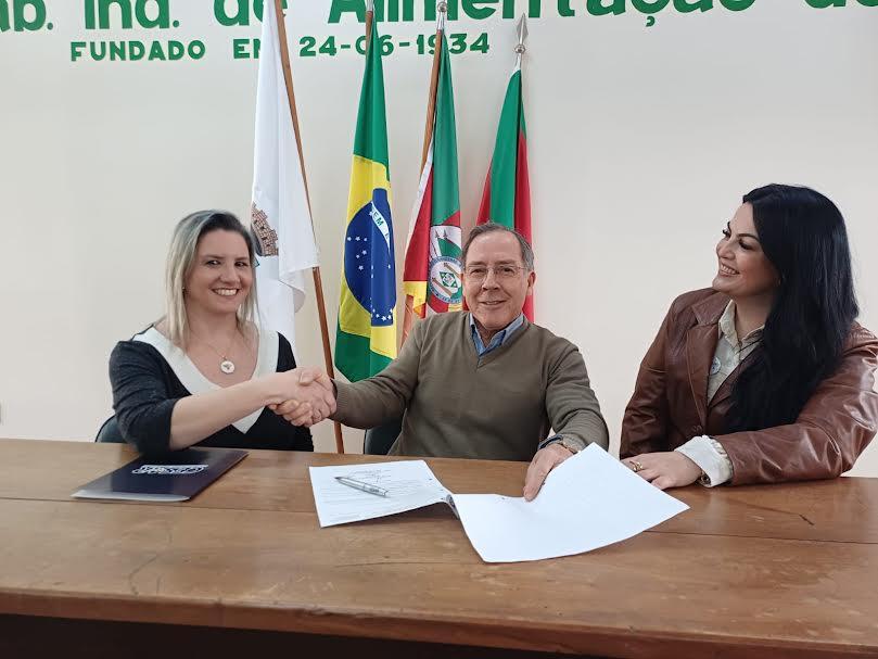 Sindicato dos Trabalhadores na Indústria da Alimentação firma convênio com centro de aprendizagem