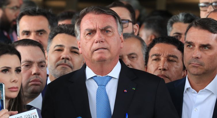 Trama golpista: STF inicia julgamento de Bolsonaro e mais sete aliados