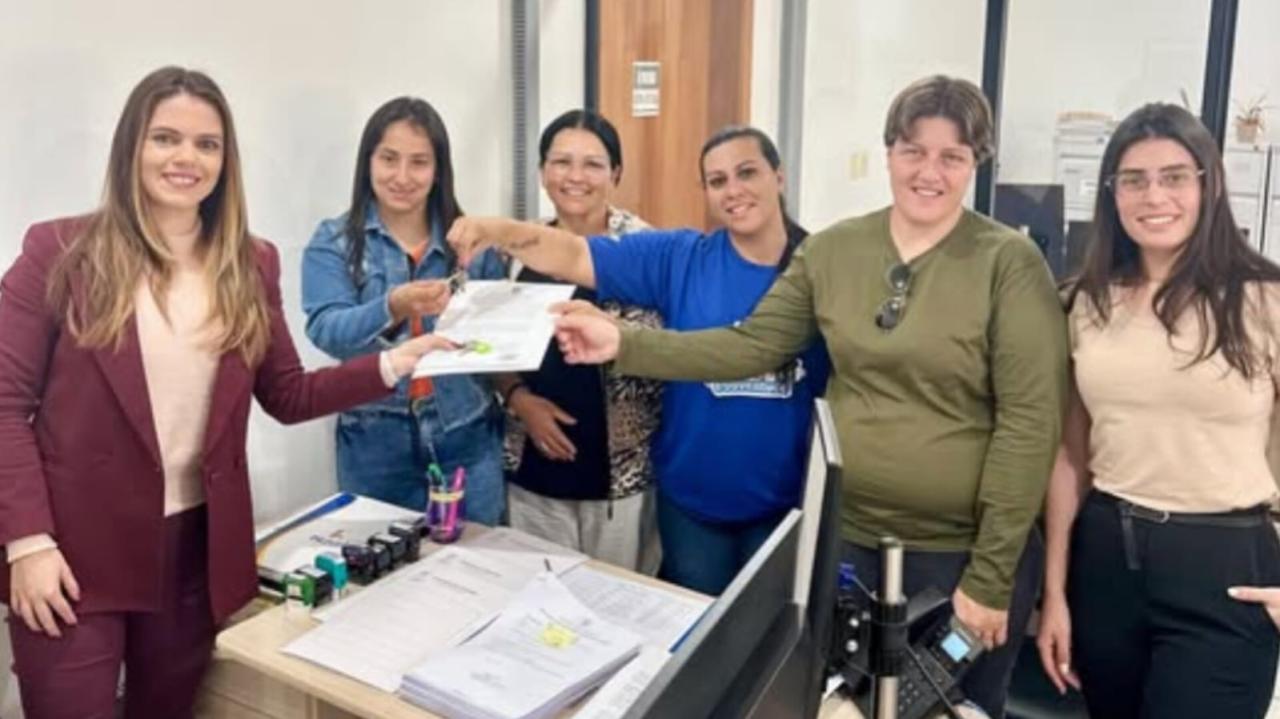 Associação de moradores recebe chaves do Centro Comunitário Residencial em Candiota