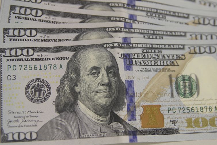 Dólar dispara para R$ 5,50 com tensão entre EUA e China