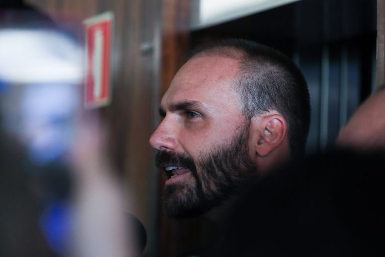 DPU defende rejeição de denúncia da PGR contra Eduardo Bolsonaro