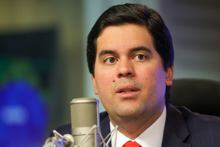 Partidos punem ministros do Esporte e Turismo por desobediência