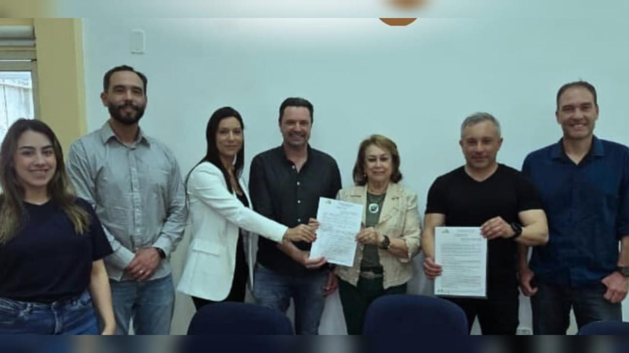 Prefeitura de Aceguá entrega repasse a Santa Casa de Bagé