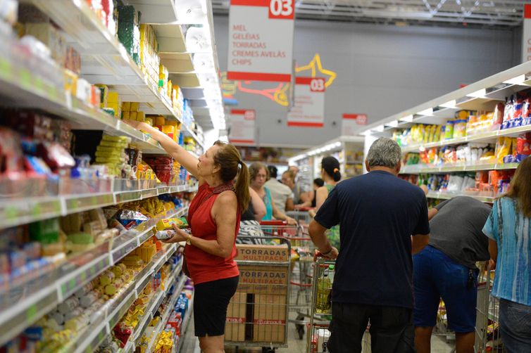 Mudanças no vale-alimentação ajudam a combater inflação , diz Abras
