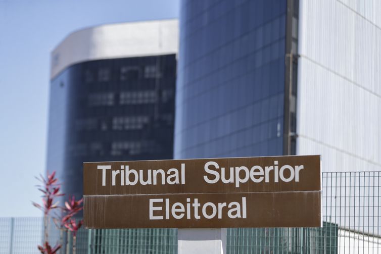 TSE julga hoje processo que pede cassação do governador do Rio 