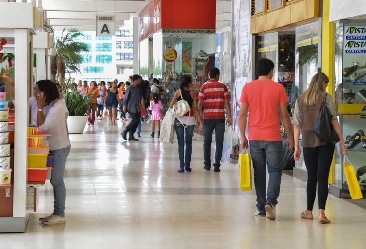 Vendas no comércio caem 0,3% em setembro; quinta queda em seis meses 