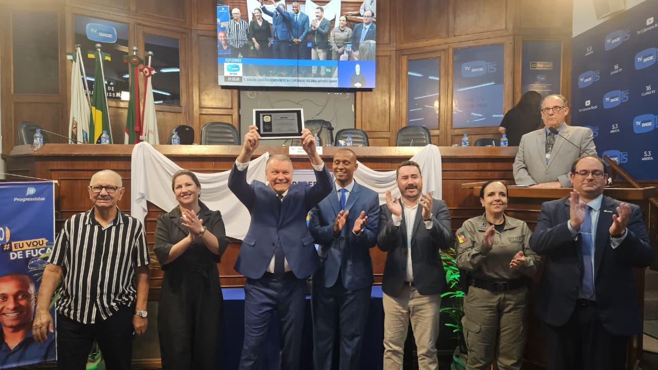 Afonso Hamm recebe o título de Cidadão Benemérito na Câmara Municipal de Bagé