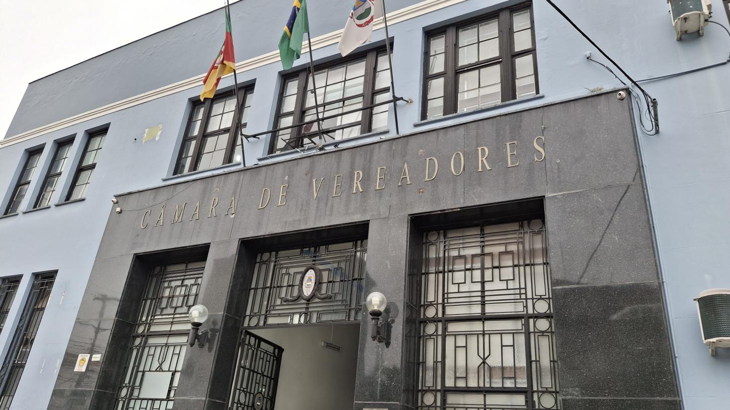 Câmara revoga dispositivo que punia servidores em caso de greve