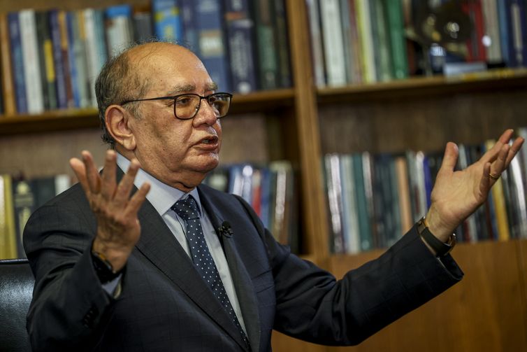 Gilmar nega pedido da AGU para reconsiderar decisão sobre impeachment 