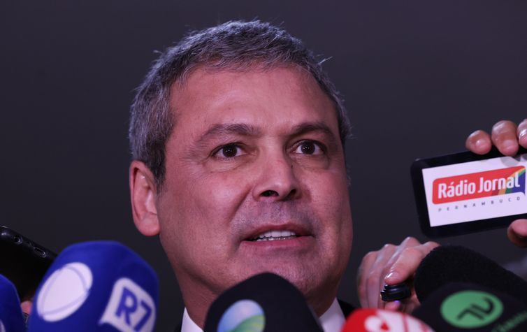 Líder do PT considera escandalosa decisão de votar PL da dosimetria