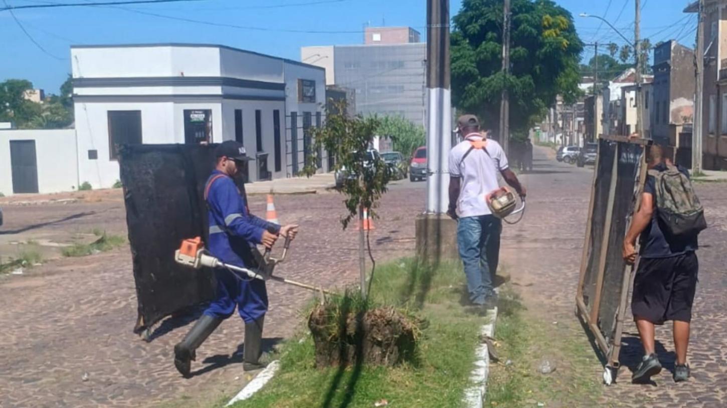 Área central de Bagé recebe mutirão de limpeza