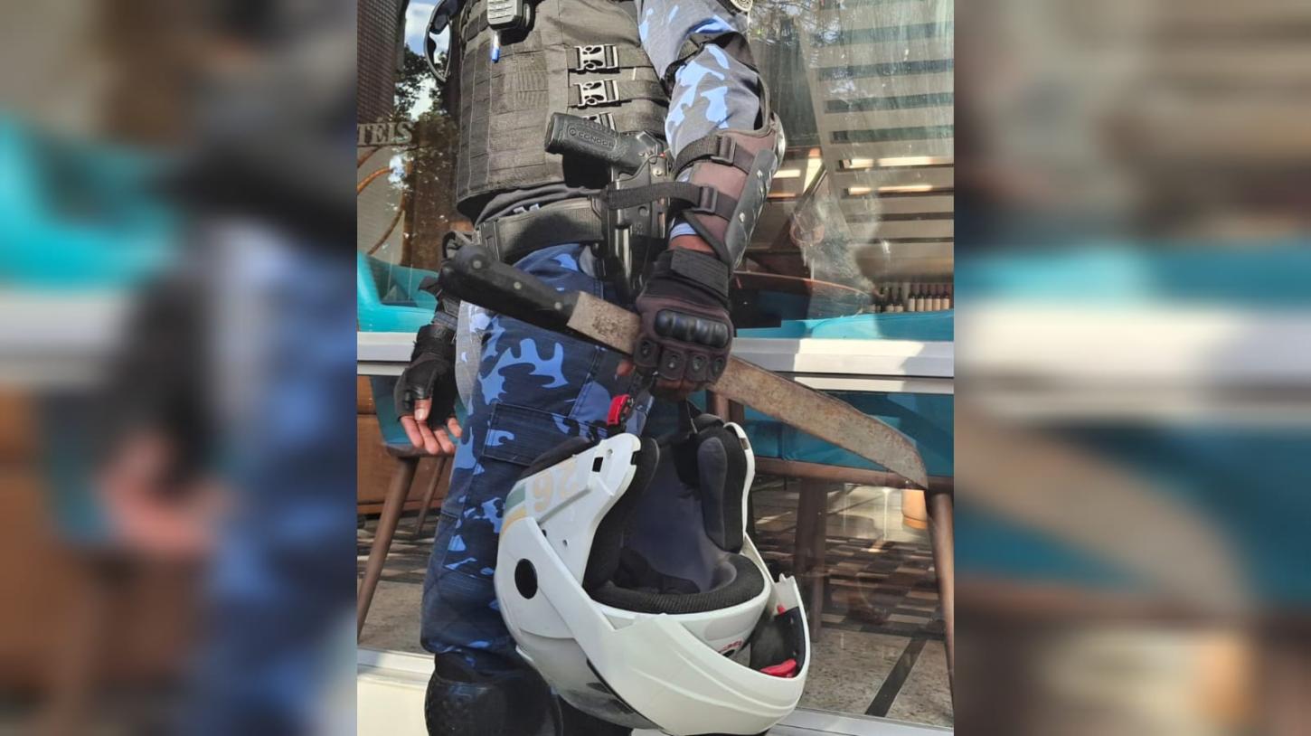 Guarda Civil Municipal apreende facões em um carro na avenida Sete