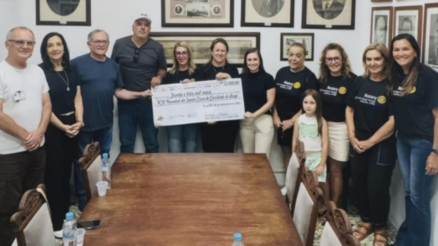 Rotary Clube de Bagé Pampa entrega cheque simbólico de R$ 33 mil à Santa Casa