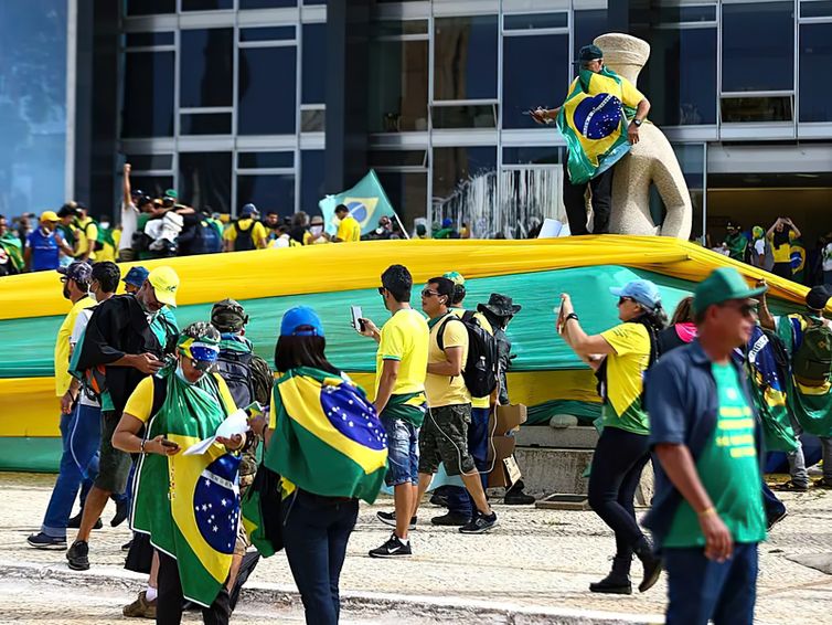 STF já condenou mais de 800 réus pela trama golpista