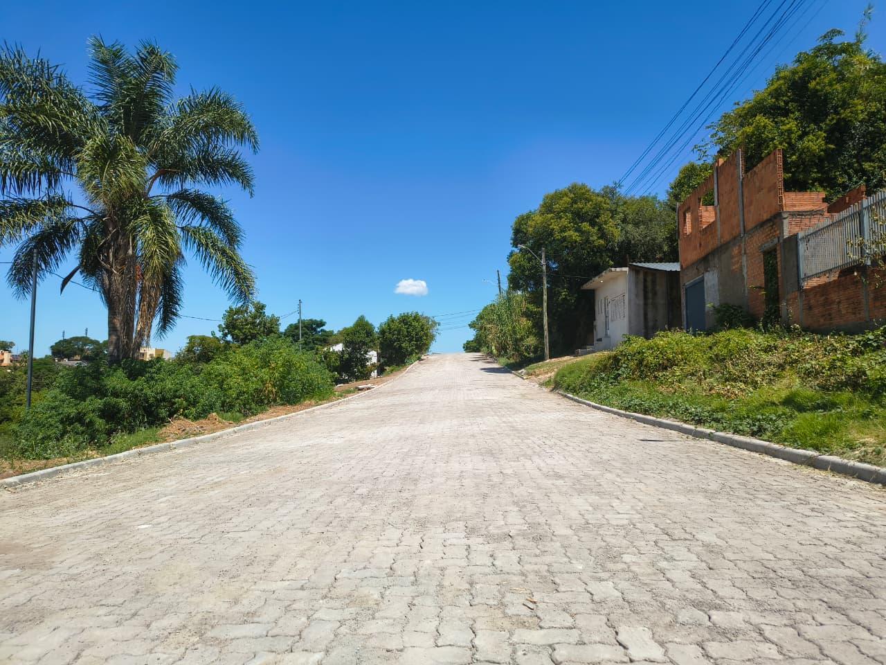 Concluída a obra de calçamento da rua Carlos Mangabeira