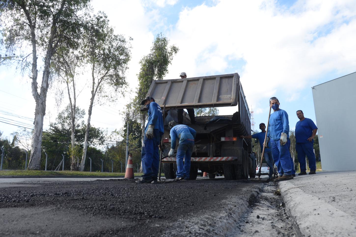 Requerimento busca a conclusão da operação tapa-buracos no Jardim do Castelo