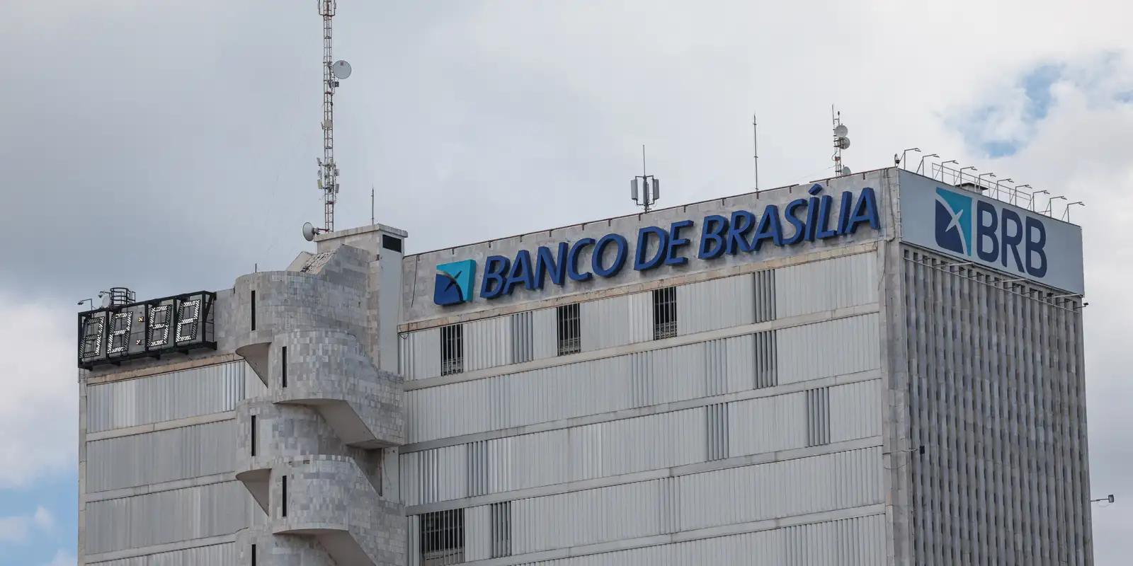 Câmara Legislativa aprova uso de imóveis públicos para socorrer BRB