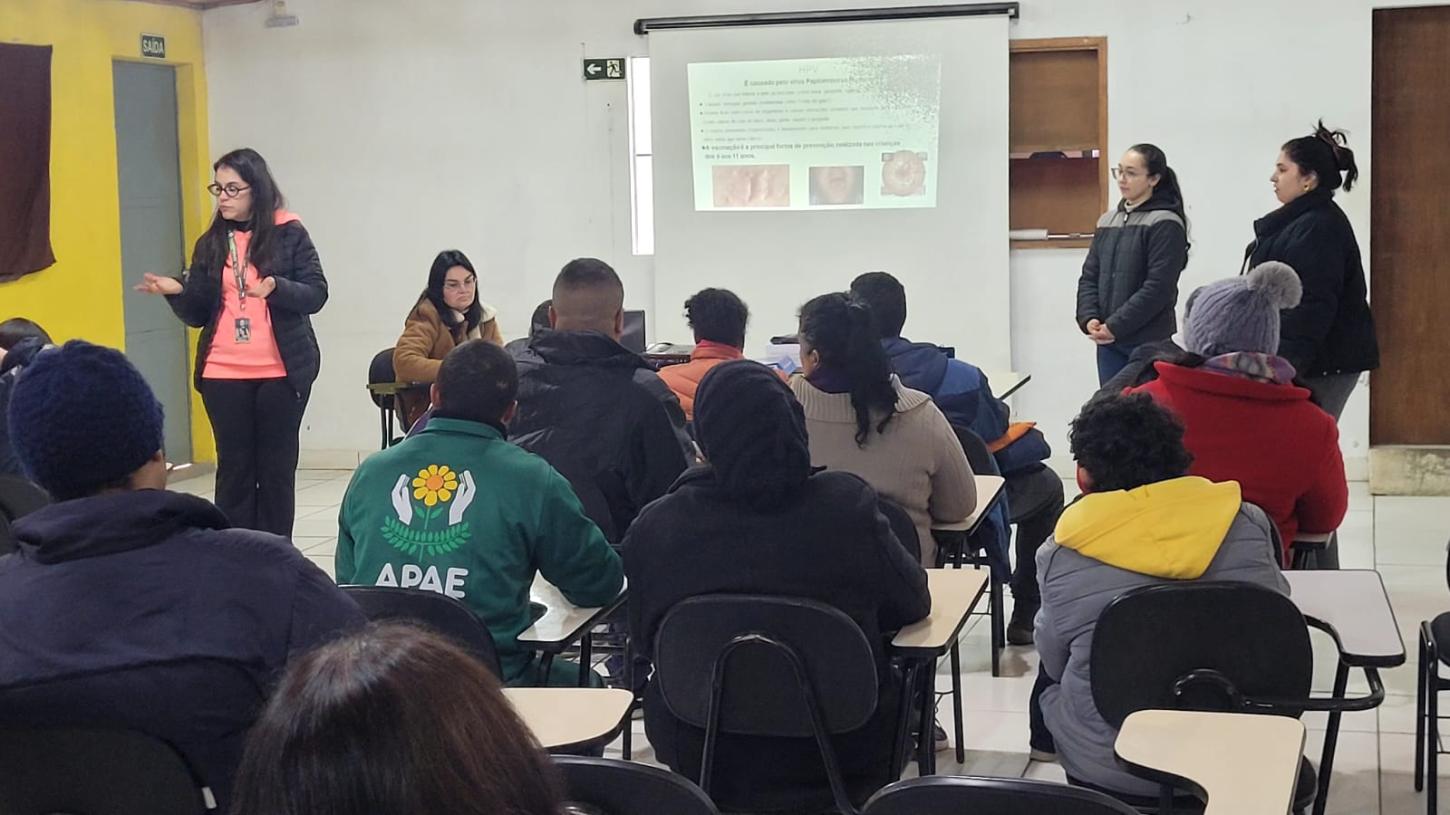 Alunos do Caminho da Luz participam de palestra sobre infecções sexualmente transmissíveis
