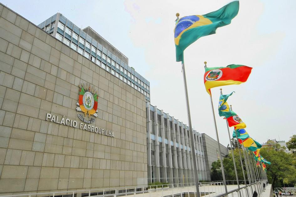 Assembleia do Estado aprova a contratação de dois mil servidores para educação