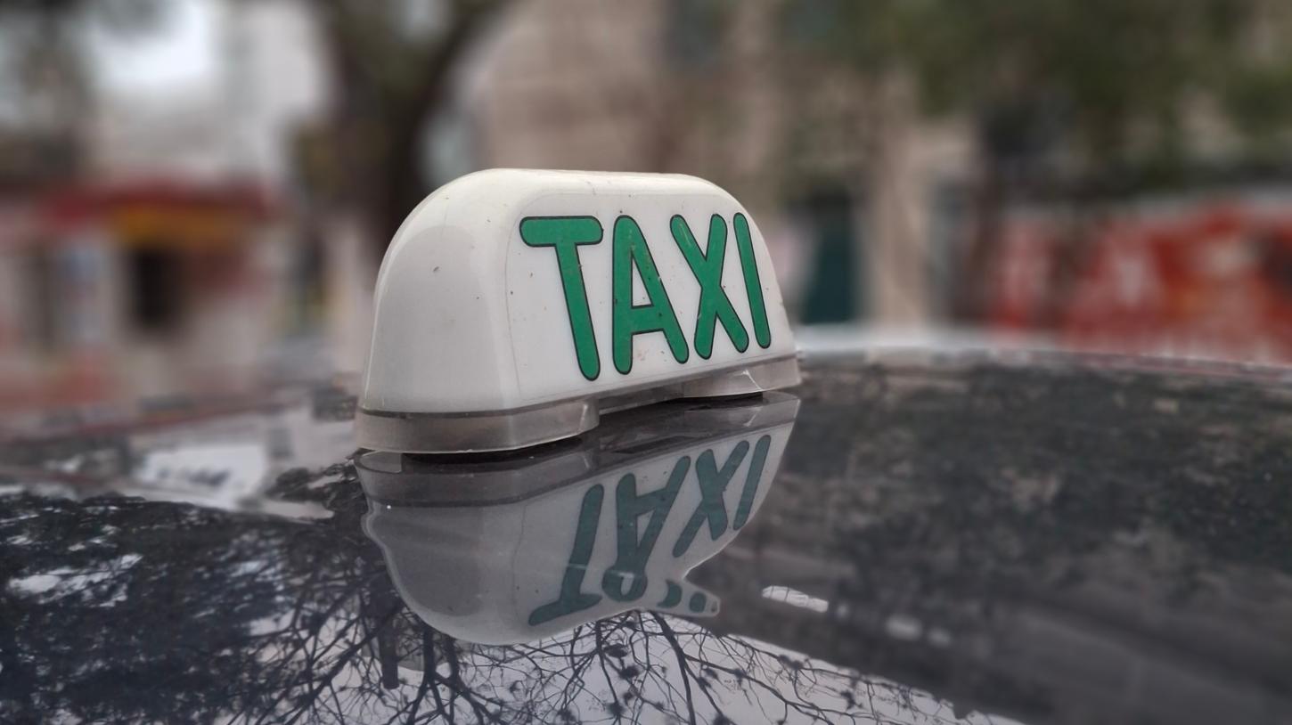 Projeto busca estabelecer limite de 15 anos para veículos de táxi