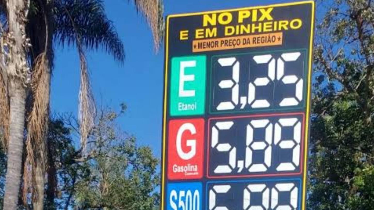 Projeto busca proibir postos de cobrar preços diferentes para pagamento em dinheiro ou pix