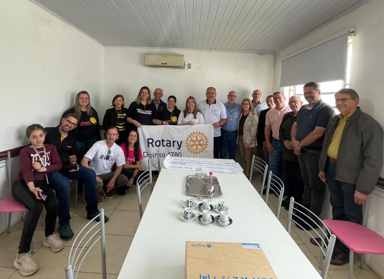 APAE Bagé recebe visita do Governador do Rotary Distrito 4780